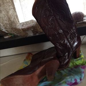 Dan Post cowgirl boots with a little heel.
